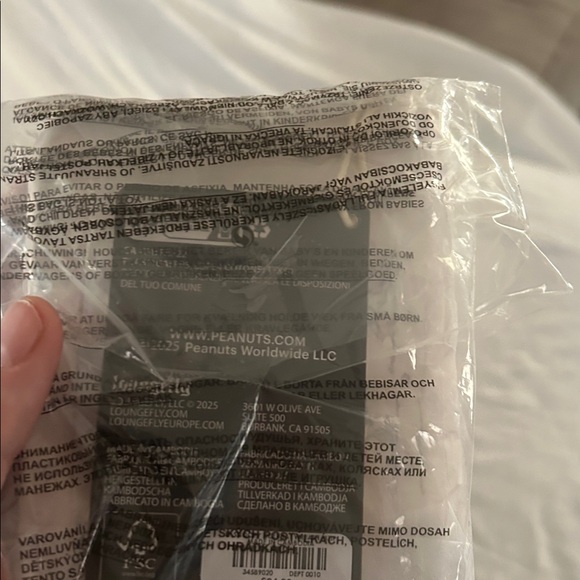 Loungefly Snoopy Christmas Round Crossbody Bag and wallet - Picture 8 of 13